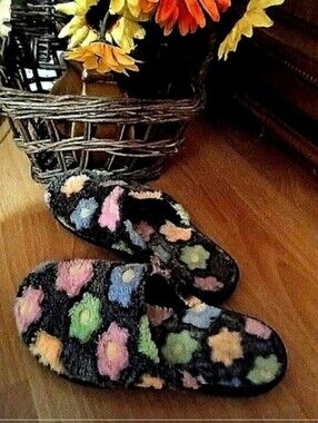 NEWOT🐞Gray Plush Multicolour Daisy Floral Women's Slippers Sz: 7
